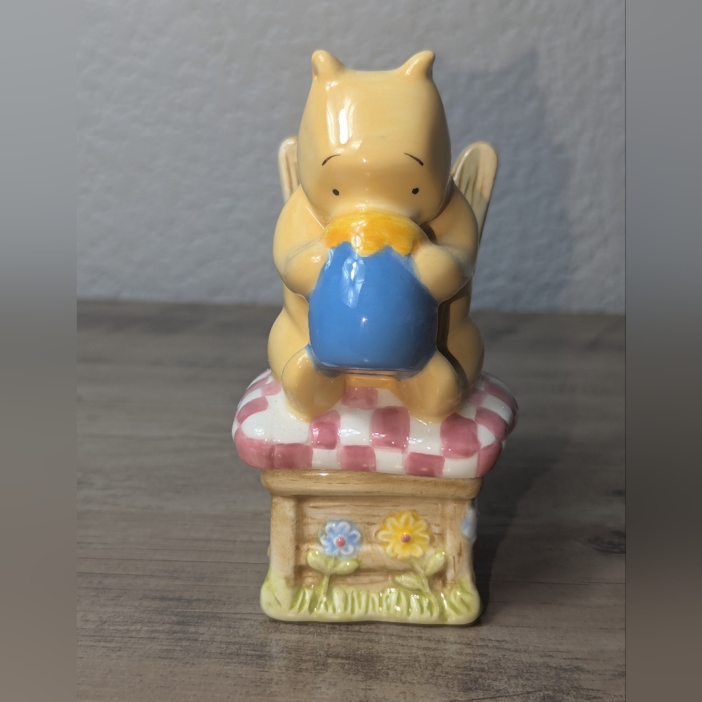 Winnie-The-Pooh Disney Treasure Craft Salt & Pepper Shaker, Pooh in Chair Honey